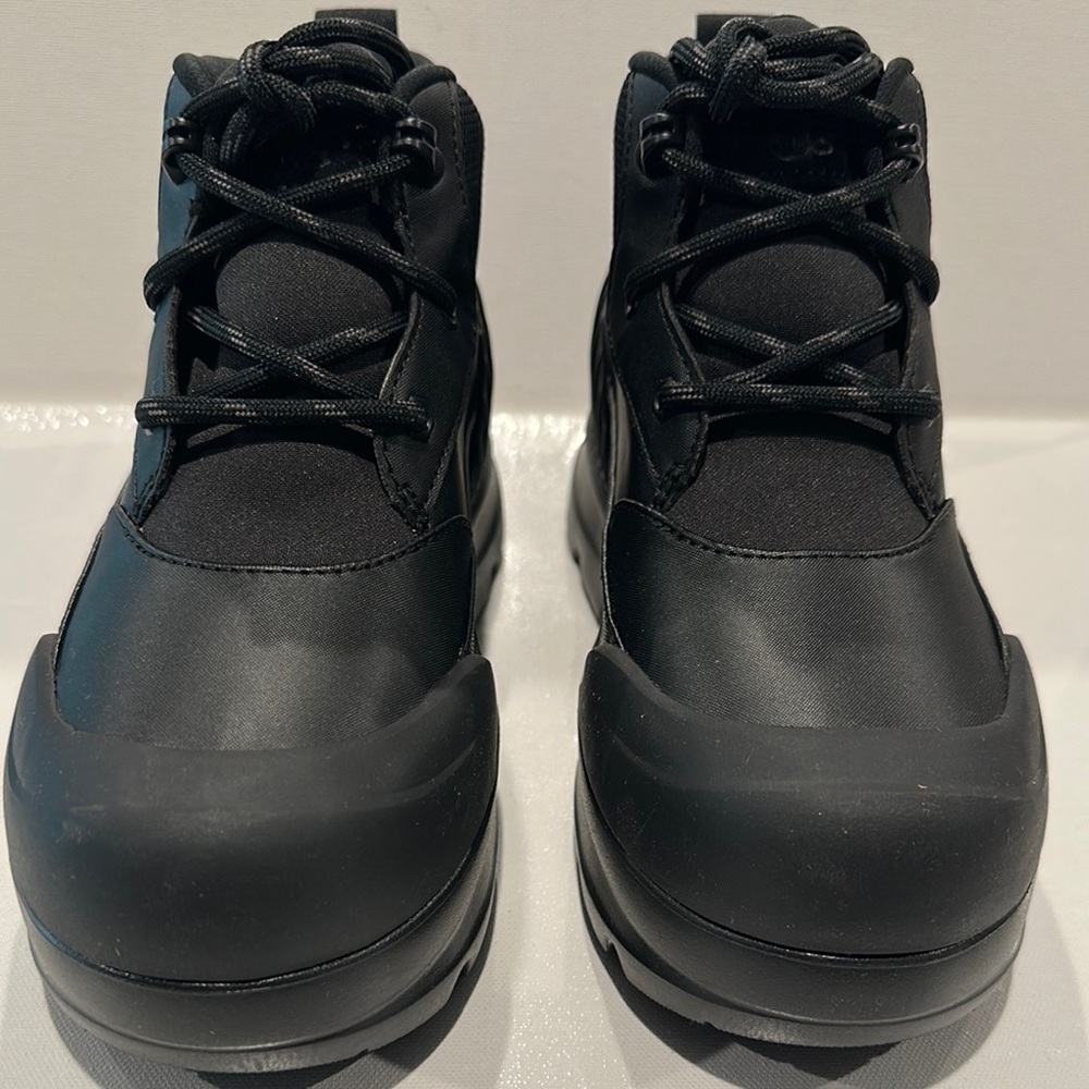 UGG Waterproof Impermeable hiking boots. Great for outdoors activities. Size 7
